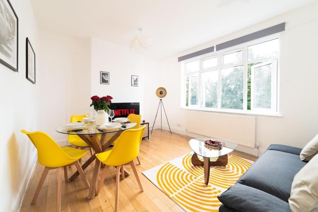 Two Bedroom Apartment By Buonomo Stays Short Lets & Serviced Accommodation In Balham With Balcony London Exterior foto