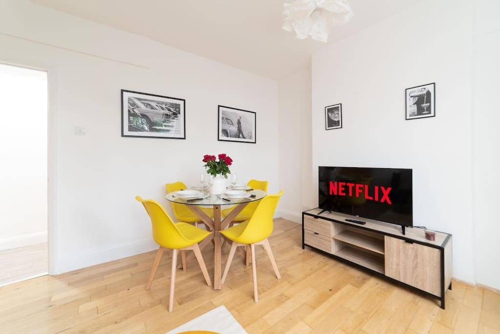 Two Bedroom Apartment By Buonomo Stays Short Lets & Serviced Accommodation In Balham With Balcony London Exterior foto